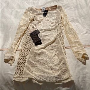 Lace bodycon bebe dress with elbow length lace sleeve